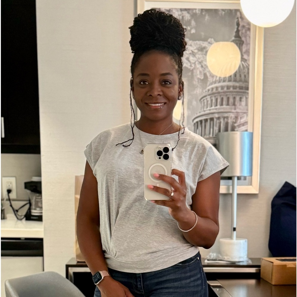 Meet your Posher, Janique